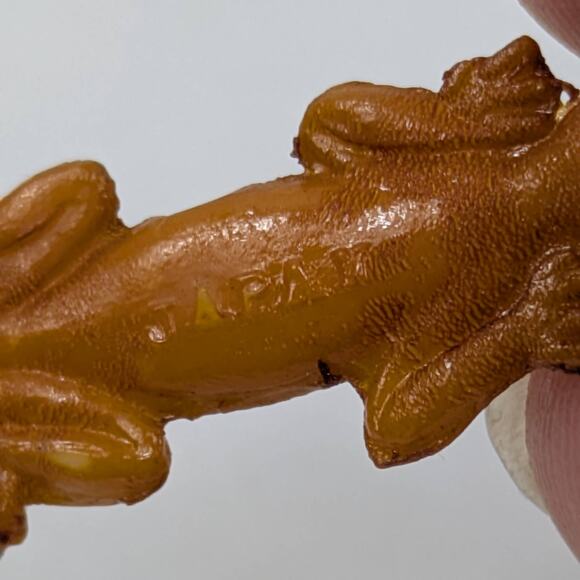 Vintage Japan Lizard Charm Orange Plastic Gumball Prize Cracker Jack Toy 1950s - Picture 3 of 3